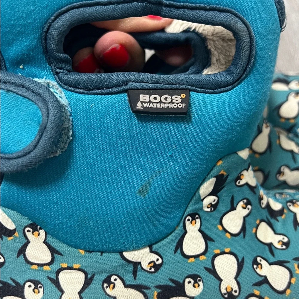 Bogs baby Teal Penguin Waterproof Rain Boot/ size 8